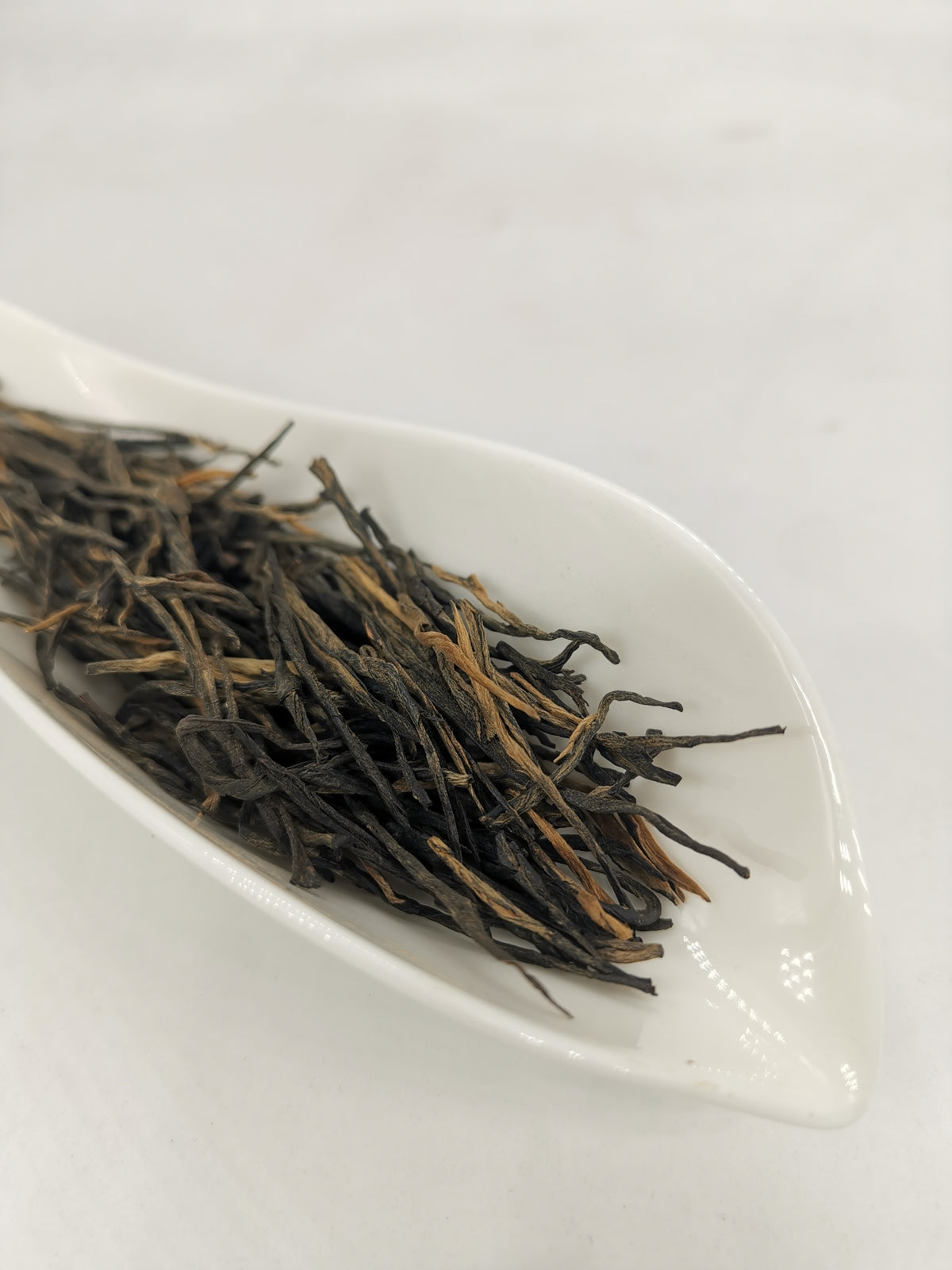 Thé Noir Du Yunnan À L'Aiguille D'Or | Yunnan Tuocha / Zouji